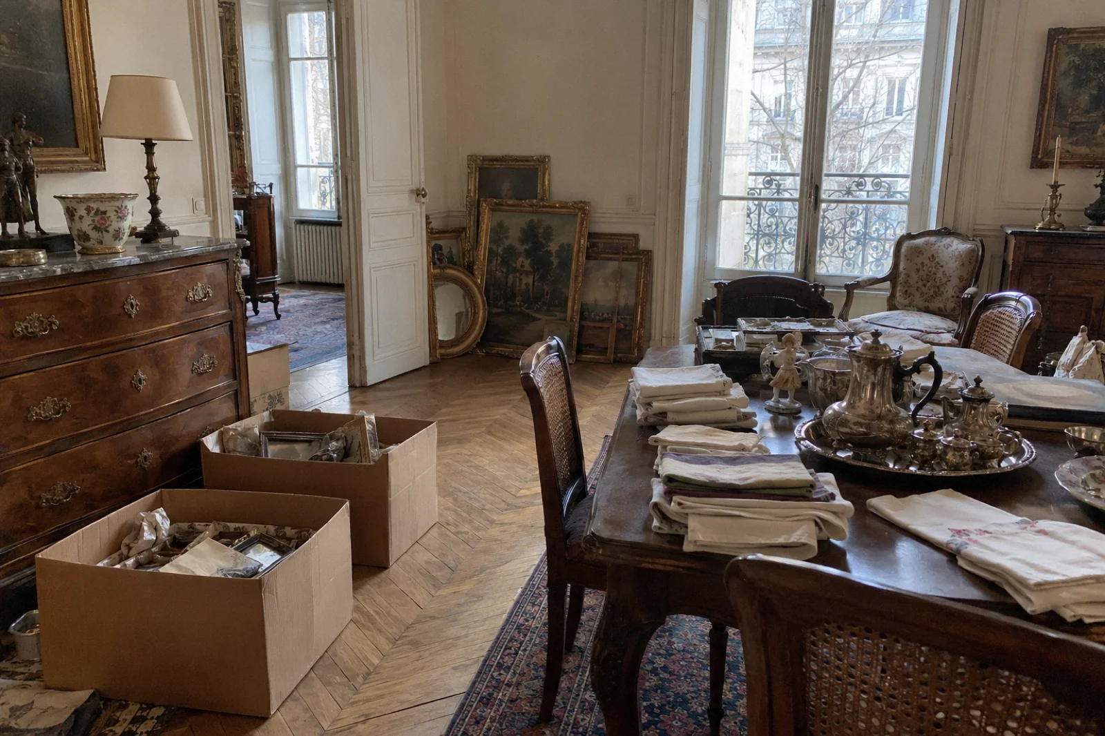 Meuble porté lors d'un débarras d'habitation