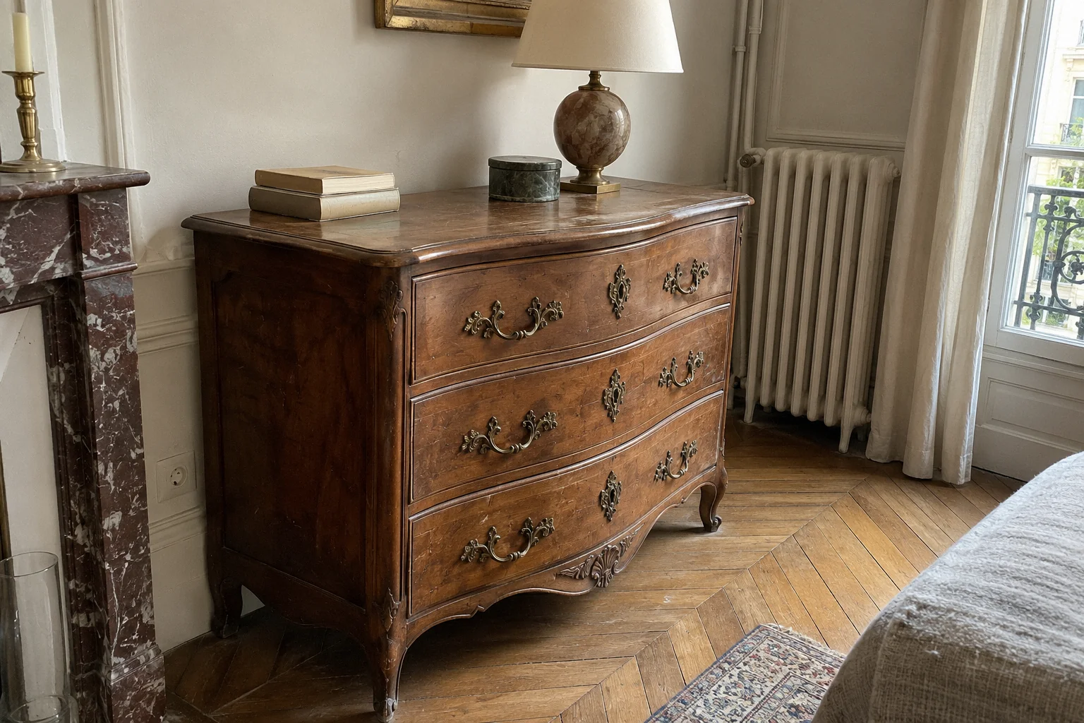 Fauteuil ancien en bois doré